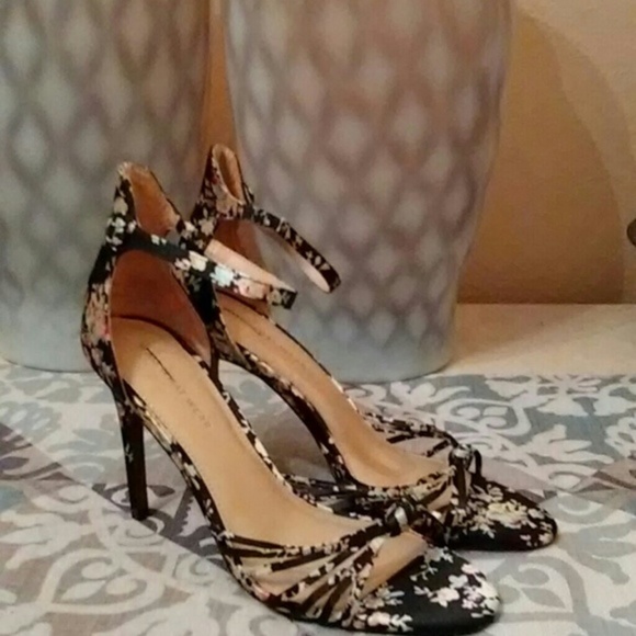 Who What Wear Floral Knotted Heels - Picture 3 of 4